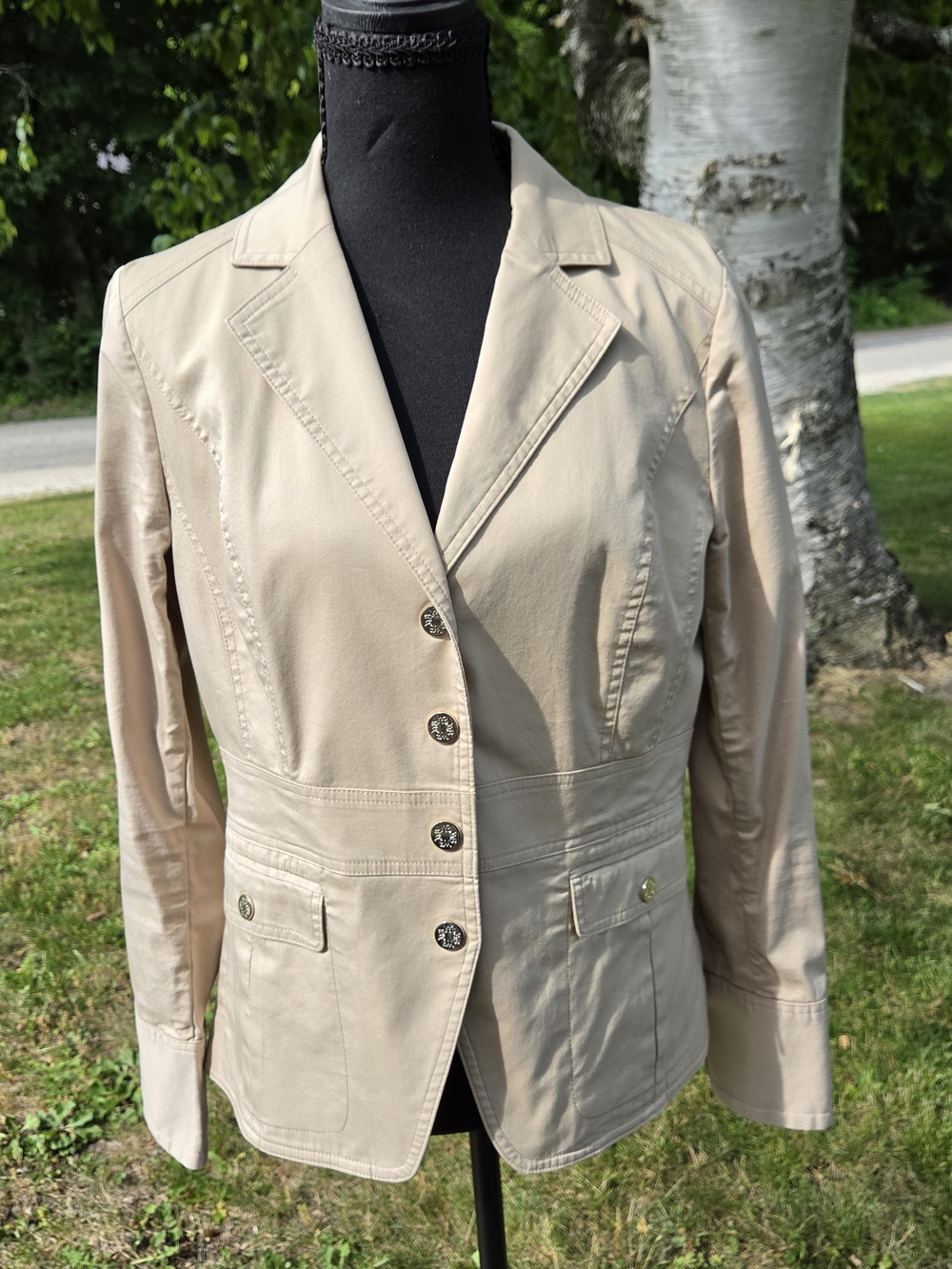 White House Black Market Light Beige Tailored Blazer